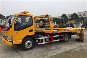 梁子湖哪里有拖车服务